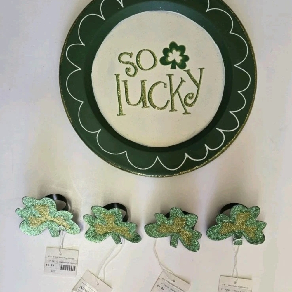 Adams Green Plate with Glitter Shamrock Clips